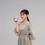 Kanna Hashimoto Instagram - アサヒスーパードライ ドライクリスタルの新CMのキャラクターに就任しました🍺 CMは3月24日よりOAとなります。 皆さまご注目を🍻 #橋本環奈 #橋本環奈2024 #橋本環奈マネージャー #ドライクリスタル #環奈と乾杯