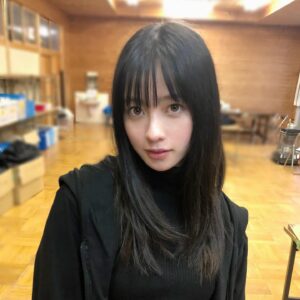 Kanna Hashimoto Instagram - こんにちは！環奈MGです。 フォロワー様150万人突破致しました！ ありがとうございます(*≧∀≦*) 今日もシグナル100のオフショットをシェアします。 公開までまもなくですね！ #橋本環奈 #橋本環奈2020 #橋本環奈マネージャー #シグナル100
