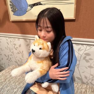 Kanna Hashimoto Instagram - こんにちは！環奈MGです。

今夜は「王様に捧ぐ薬指」第3話💍
よる10時から是非ご覧ください🌸

#橋本環奈 #橋本環奈2023 #橋本環奈マネージャー #王様に捧ぐ薬指 #王ささ