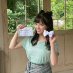 Kanna Hashimoto Instagram - こんにちは！環奈MGです。 先日撮影したばかりのテレビジョンが、気付いたらもう発売日を過ぎていたのでオフショットをシェアします！ 時が経つのが早い…。 #橋本環奈 #橋本環奈2020 #橋本環奈マネージャー #手作りマスク #マスクチャーム #テレビジョン連載オフショット