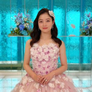 Kanna Hashimoto Instagram - こんばんは！環奈MGです。
4月25日（火）21:30頃からインスタライブをします！
MGはこの日、22時からTBSで見たいドラマがあるので、それまでのちょこっと配信です💍
今回は特別ゲストの撮影現場から撮影が終わり次第始めたいと思っておりますので、開始時間は前後すると思います。

お楽しみに‼️

(放送終了後も配信するかも？)

#橋本環奈 #橋本環奈2023 #橋本環奈マネージャー #王様に捧ぐ薬指 #王ささ