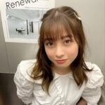 Kanna Hashimoto Instagram - こんにちは！環奈MGです。 いつかの取材日でスタジオ移動中の環奈さん。 #橋本環奈 #橋本環奈2022 #橋本環奈マネージャー