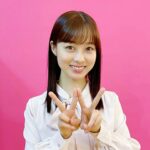 Kanna Hashimoto Instagram - こんにちは！環奈MGです。 「AOYAMAはWでいい！Wピースダンス篇」がO.A.スタートしてます！ 青山さんのTikTokアカウント【AOYAMA W PEACE DANCE ♪】もチェックして、みんなも一緒に洋服の青山を着て踊ろう💃 #橋本環奈 #橋本環奈2021 #橋本環奈マネージャー #洋服の青山 #AOYAMAWPEACEDANCE ♪