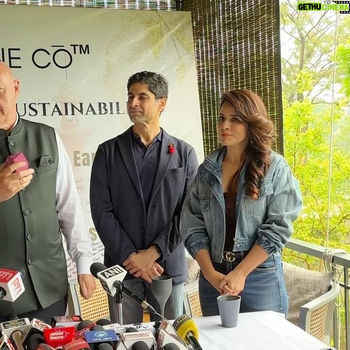 Karanvir Bohra Instagram - Snippets from our press conference that happened in Dharamshala for @himalayanpineco . What a delight to be associated with The Himalayan Pine Company’s initiative, a company that makes sustainable products from pine needles which are collected from the Himalayan forests. They not only promote the use of non-plastic, sustainable & biodegradable , reusable-washable products but also help the environment in controlling forest fires which can be caused by pine needles. What an eye opener this whole initiative has been for me & @karanvirbohra . It was such an honor to meet & promote this cause with his excellency @freddysvane The Ambassador of Denmark, @bharatrjoshi a well known author and Director of Associated Containers Ltd & @atul_wassan , the famed cricketer. #himalyanpineco #sustainability #sustainable #environment #friendly #biodegradable #sustainableproducts