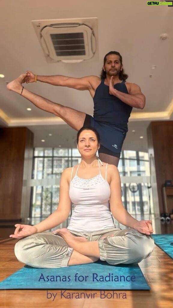 Karanvir Bohra Instagram - Just keep it cool and practice #yoga everyday @simplekaul #asanas4radiance by #karanvirbohra #kvb