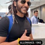 Karanvir Bohra Instagram - Kuch kaminapan achche hote hai…. Imp : this reel is just for fun, kripya aisa na kare, pakde jaoge 🤪 our airline ground staff is very prompt and smart. #kvbreels #karanvirbohra Hair accessories: @drad.dreadsetgo @gurpreetbedi_22