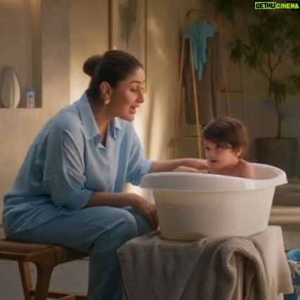 Kareena Kapoor Instagram - Isn’t it the best feeling when you find a product that gives your baby’s skin 5 fold protection? I’m sure all you mothers would agree with me! 💙 Cetaphil baby, Parenting ki nayi Parampara…🌈💙 #cetaphilbabyindia #parentingkinayiparampara