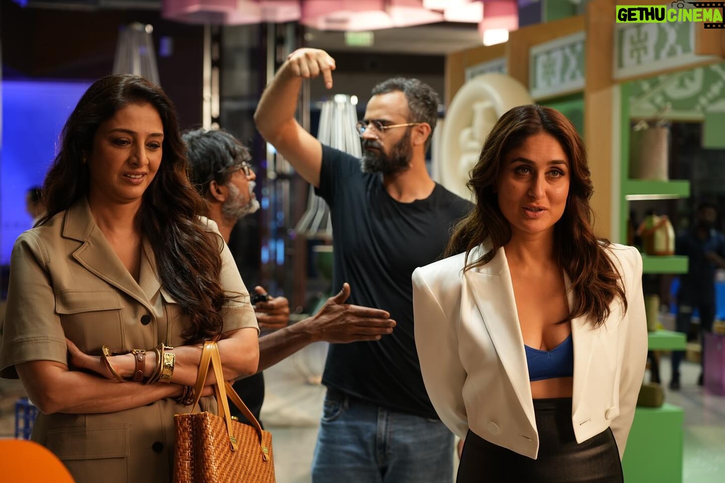 Kareena Kapoor Instagram - #CREW achi lagi? Toh gaana gaao… 💁🏻♀️🤣🤣🌈🌈 Sona Kitna Sona Hai 🤣❤️