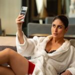 Kareena Kapoor Instagram – #CREW achi lagi? Toh gaana gaao… 💁🏻‍♀️🤣🤣🌈🌈
Sona Kitna Sona Hai 🤣❤️