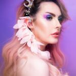 Karen Bachini Instagram - Oi 😆 passando aqui belíssima no seu feed para te desejar uma boa semana! Estou um pouco sumida do YouTube pois a vida de Barbie profissões não é fácil kkkkkkk mas pretendo gravar vídeo novo para entrar essa semana 🩷 O que vocês querem ver por lá? ☺️