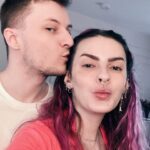 Karen Bachini Instagram - Selfie do casal que ontem completou 3 aninhos de casados 🥹🩷 Quem já tava por aqui quando o Janosh era apenas um crush? Hahahaha