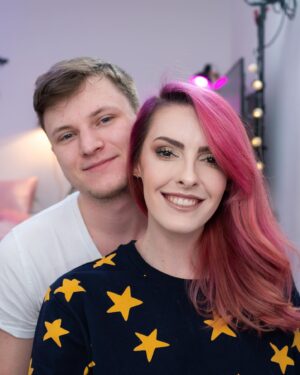 Karen Bachini Instagram - #TBT com meu amor 🥰🩷 só porque faz tempo que ele não aparece nesse feed e vocês ficam perguntando se não estamos mais juntos kkkkkk 

Precisamos tirar fotos novas, nessas a gente tá com muita carinha de neném 🥹