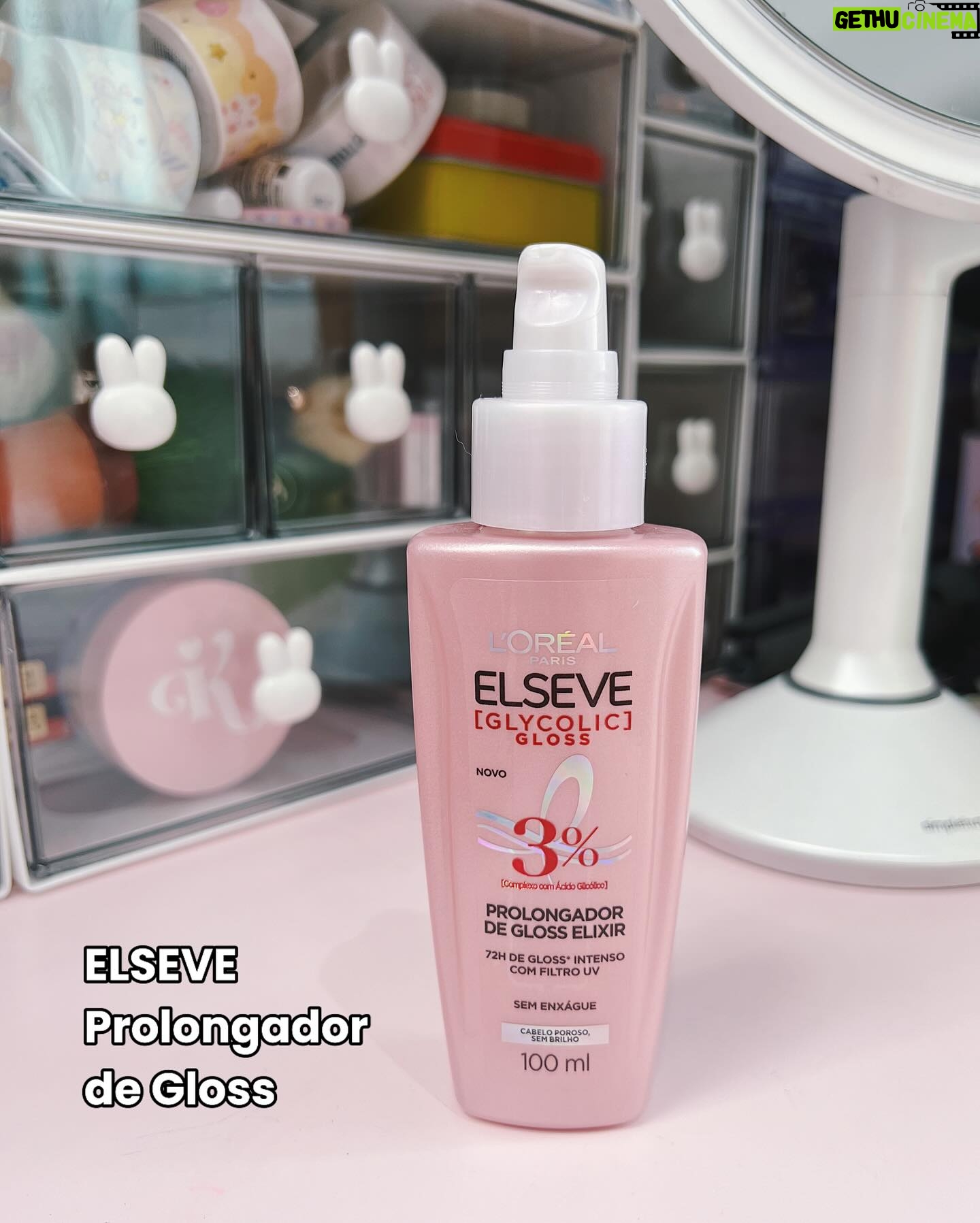 Karen Bachini Instagram - Oi clã! Preparei esse post especial, para compartilhar com vocês os produtos de cabelo que ficam na minha bancada, que uso com muitaaaa frequência. Vocês conhecem algum desses? Comentem aqui! 🩷