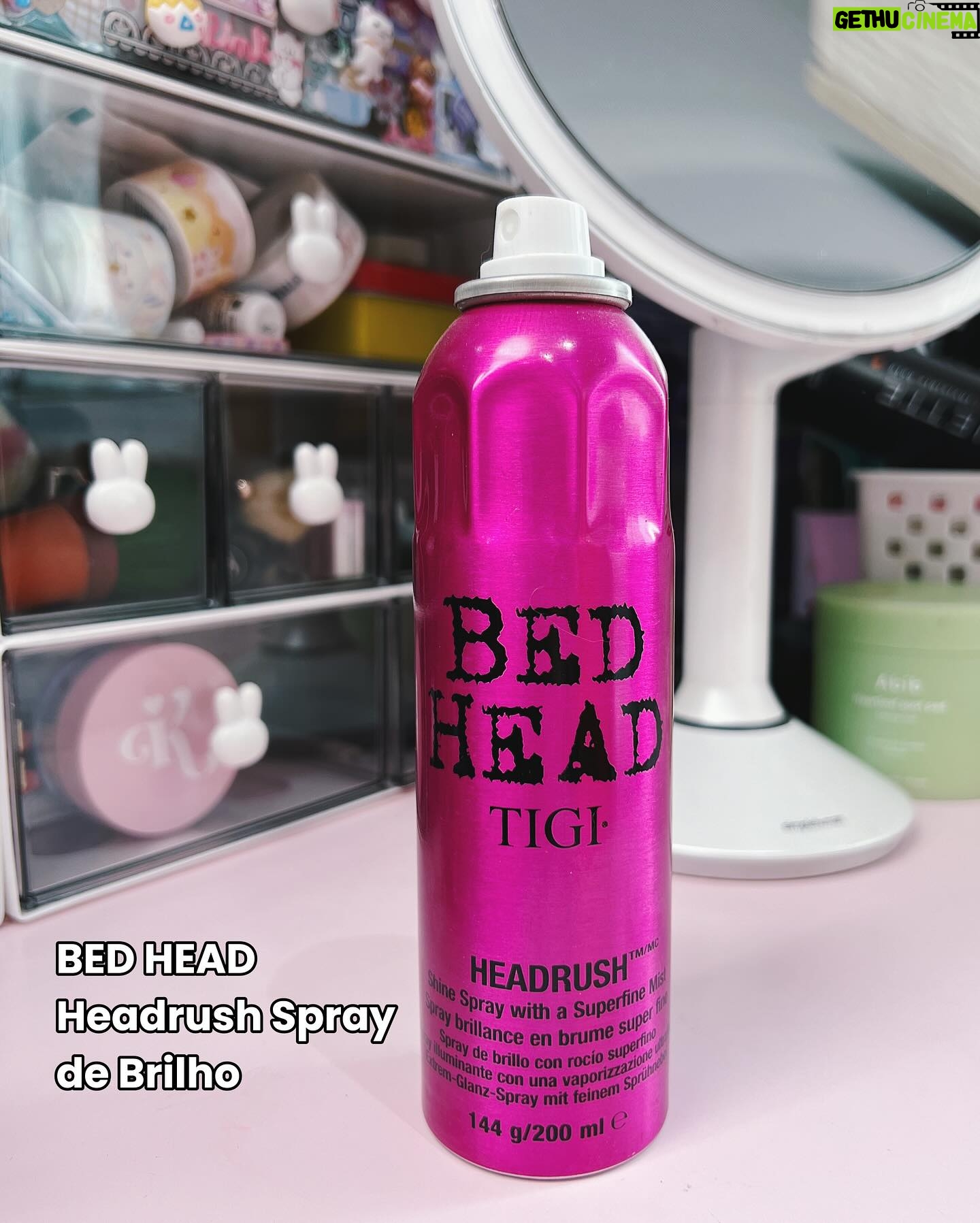 Karen Bachini Instagram - Oi clã! Preparei esse post especial, para compartilhar com vocês os produtos de cabelo que ficam na minha bancada, que uso com muitaaaa frequência. Vocês conhecem algum desses? Comentem aqui! 🩷