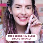 Karen Bachini Instagram - Tudo sobre meu gloss @karenbachinibeauty 🥰🩷 Quem aí também é apaixonadx por ele?! Ah, e tá rolando promoção no site da @karenbachinibeauty nesse mês do beijo - na compra de dois batons, vocês ganham um tattoo gloss, até dia 14/04 💕