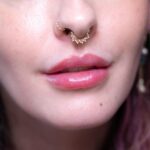 Karen Bachini Instagram - Quem aí também é apaixonado no meu Gloss Oil Mercúrio? Eu não fico sem! 🩷 Além de deixar um brilho lindo, também tem ativos que cuidam dos lábios - é o melhor dos dois mundos 🥰