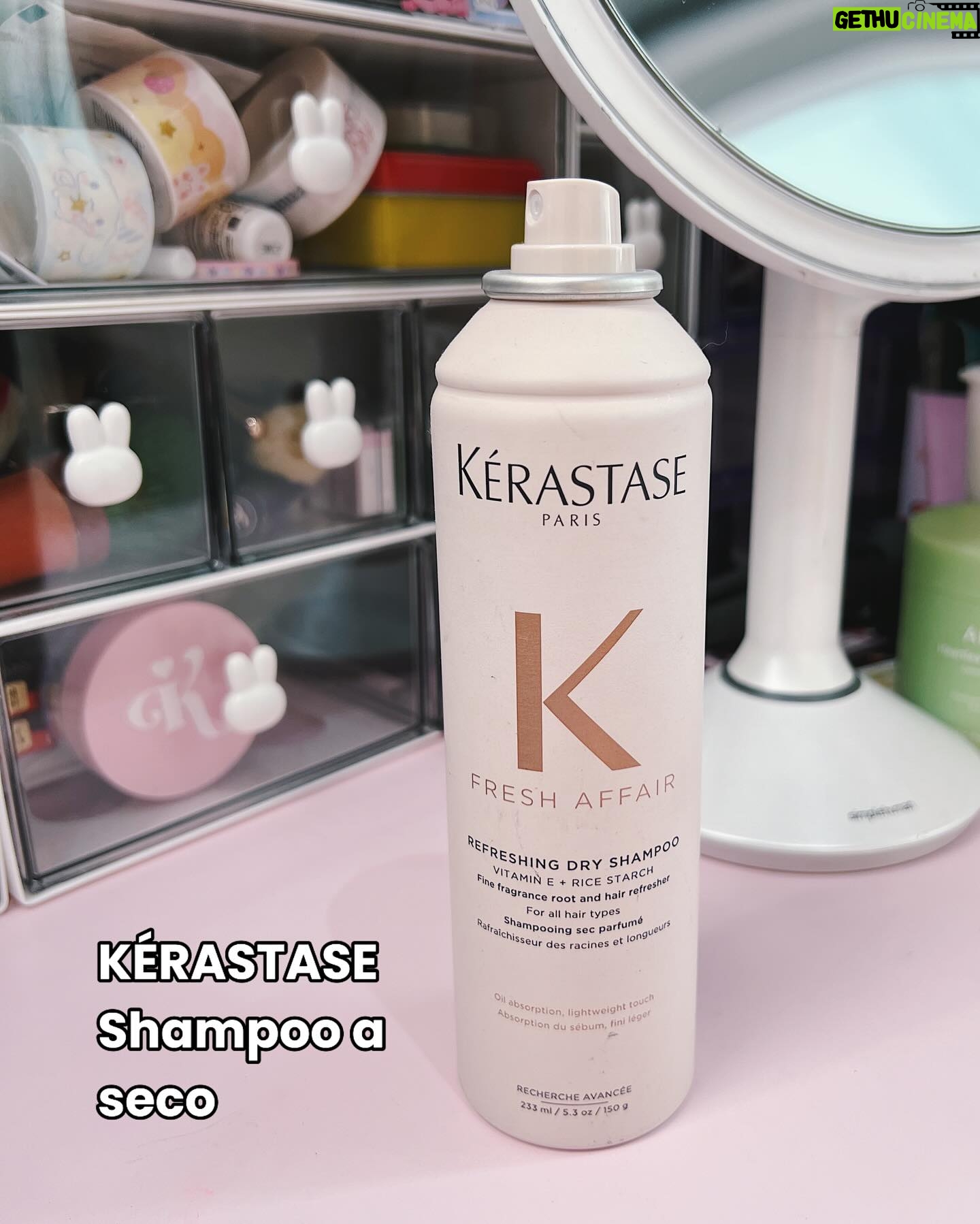 Karen Bachini Instagram - Oi clã! Preparei esse post especial, para compartilhar com vocês os produtos de cabelo que ficam na minha bancada, que uso com muitaaaa frequência. Vocês conhecem algum desses? Comentem aqui! 🩷