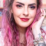 Karen Bachini Instagram - Um blush bem peppa pig para disfarçar a carinha de cansada 🤌💕