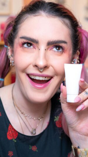 Karen Bachini Instagram - Hablando mais um pouquinho sobre nossa baseeee 💖 Não vejo a hora de vocês também testarem! @karenbachinibeauty