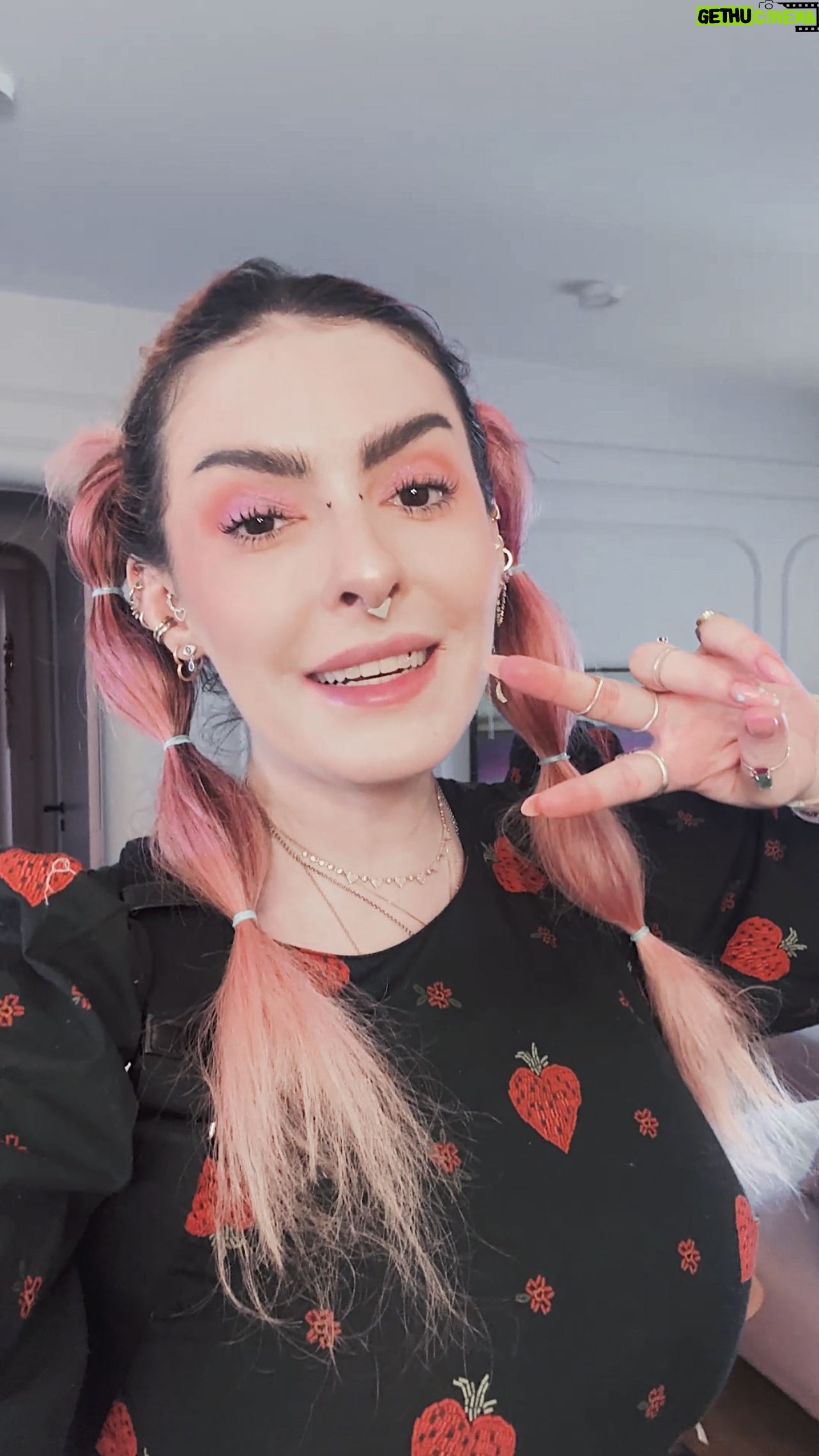 Karen Bachini Instagram - Mais um vlog do meu dia como uma Barbie profissões 🤣🤣😝 Vocês gostam de conteúdos assim?!