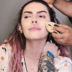 Karen Bachini Instagram - Aplicação da minha base, pelo @aledesouza1970 🩷 Fala sério clã, ela tá perfeita! Não vejo a hora de vocês também testarem 🫶 Acompanhem o perfil da marca @karenbachinibeauty para futuros spoilers 👀