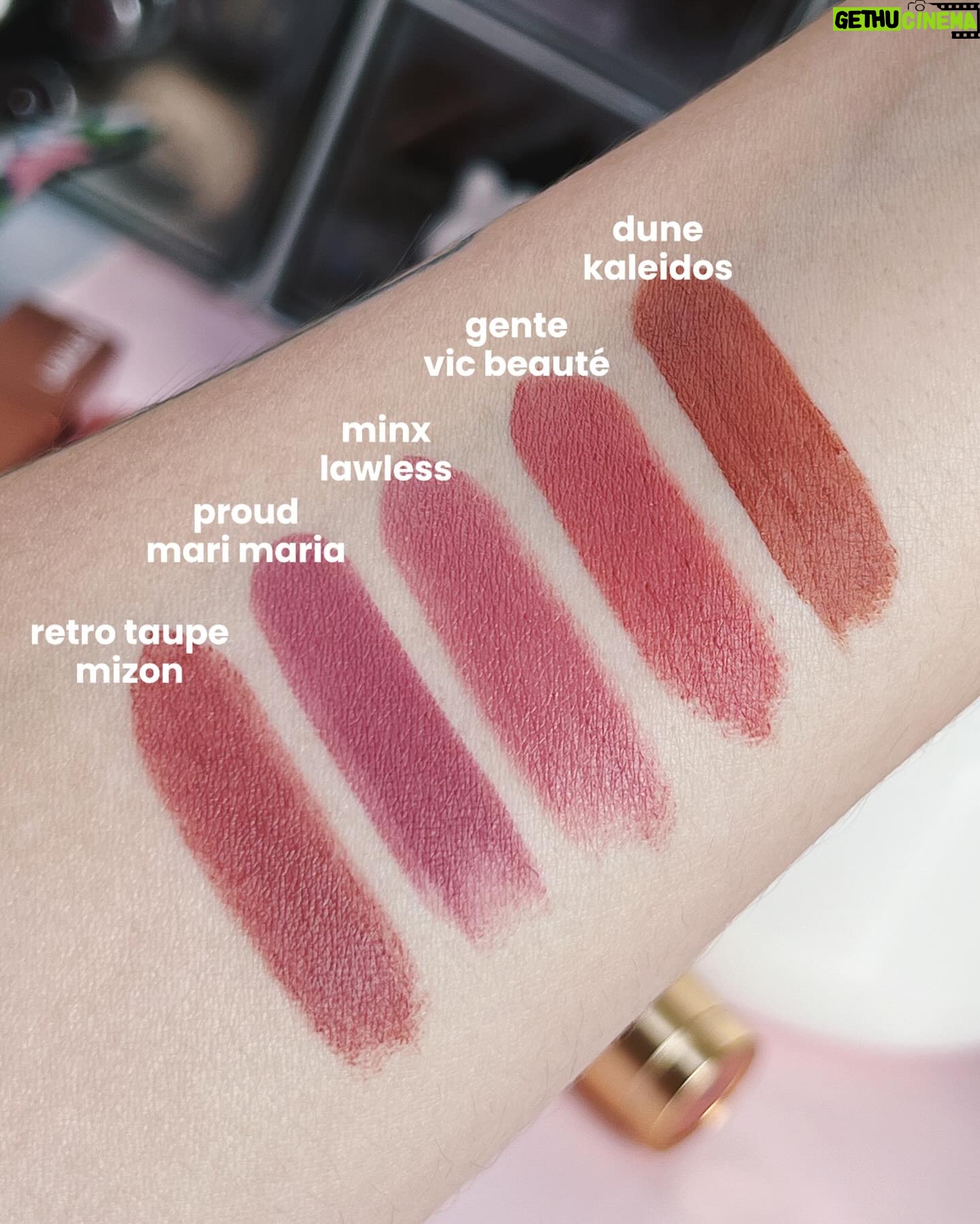Karen Bachini Instagram - A categoria de hoje é: batons nudes com fundo rosado 🩷 Não esquece de me contar aqui nos comentários qual é o seu favorito!
