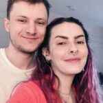 Karen Bachini Instagram - Selfie do casal que ontem completou 3 aninhos de casados 🥹🩷 Quem já tava por aqui quando o Janosh era apenas um crush? Hahahaha