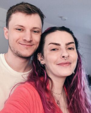 Karen Bachini Instagram - Selfie do casal que ontem completou 3 aninhos de casados 🥹🩷 Quem já tava por aqui quando o Janosh era apenas um crush? Hahahaha