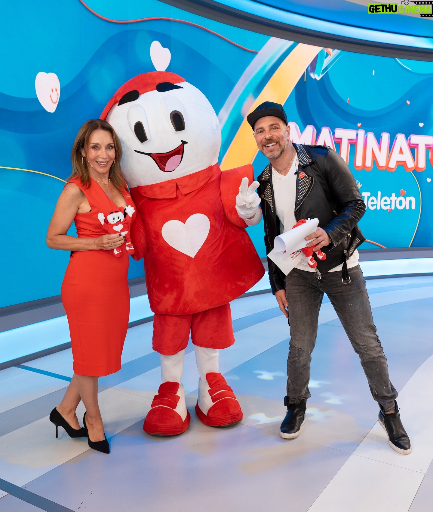 Karen Doggenweiler Instagram - Hoy es Telet贸n 鉂わ笍 24.500-03 馃憟馃徎 cc: @teleton_chile @jananeme