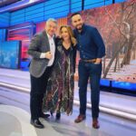 Karen Doggenweiler Instagram - Gracias por la gran sintonía del día de hoy 🩵 En la foto con mis queridos @jaimeleyton_meteo y @danielsilva_tv ✨ cc: @muchogustomatinal - Look de hoy: 👗 @mariacherchile
