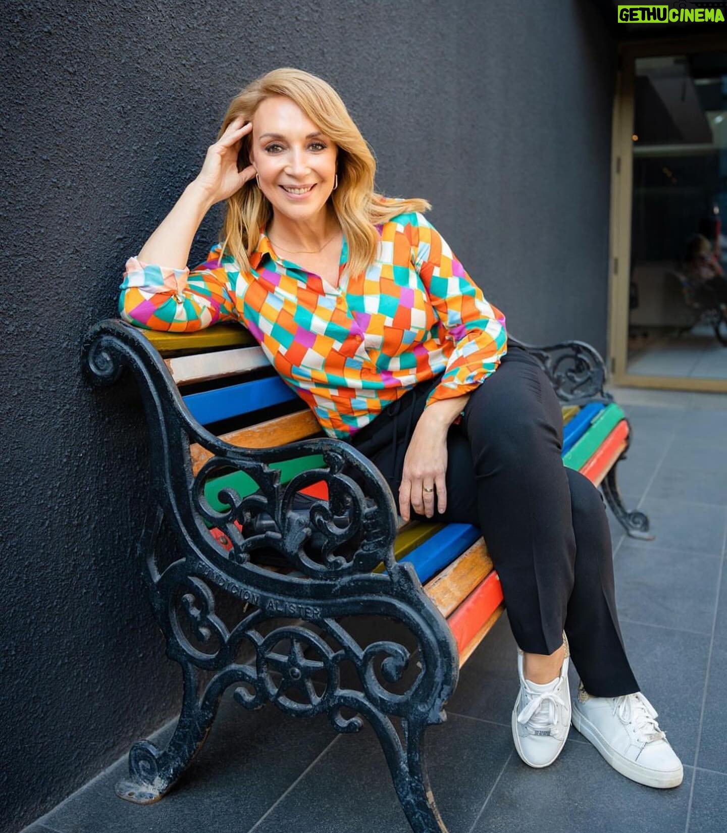 Karen Doggenweiler Instagram - 1 año en mi querido @mega.tv 🩵 Gracias por tanto cariño!!