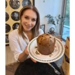 Karen Doggenweiler Instagram - La tradición de tu mesa para esta Navidad junto a los #Panettone de masa madre de @bauducco.cl ❤️💫 #SentimientoDeFamilia #Bauducoo #ad