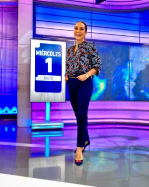 Karen Doggenweiler Instagram - Acompañándolos este día feriado en @muchogustomatinal ✨
-
Blusa: @werockchile