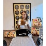 Karen Doggenweiler Instagram - La tradición de tu mesa para esta Navidad junto a los #Panettone de masa madre de @bauducco.cl ❤️💫 #SentimientoDeFamilia #Bauducoo #ad