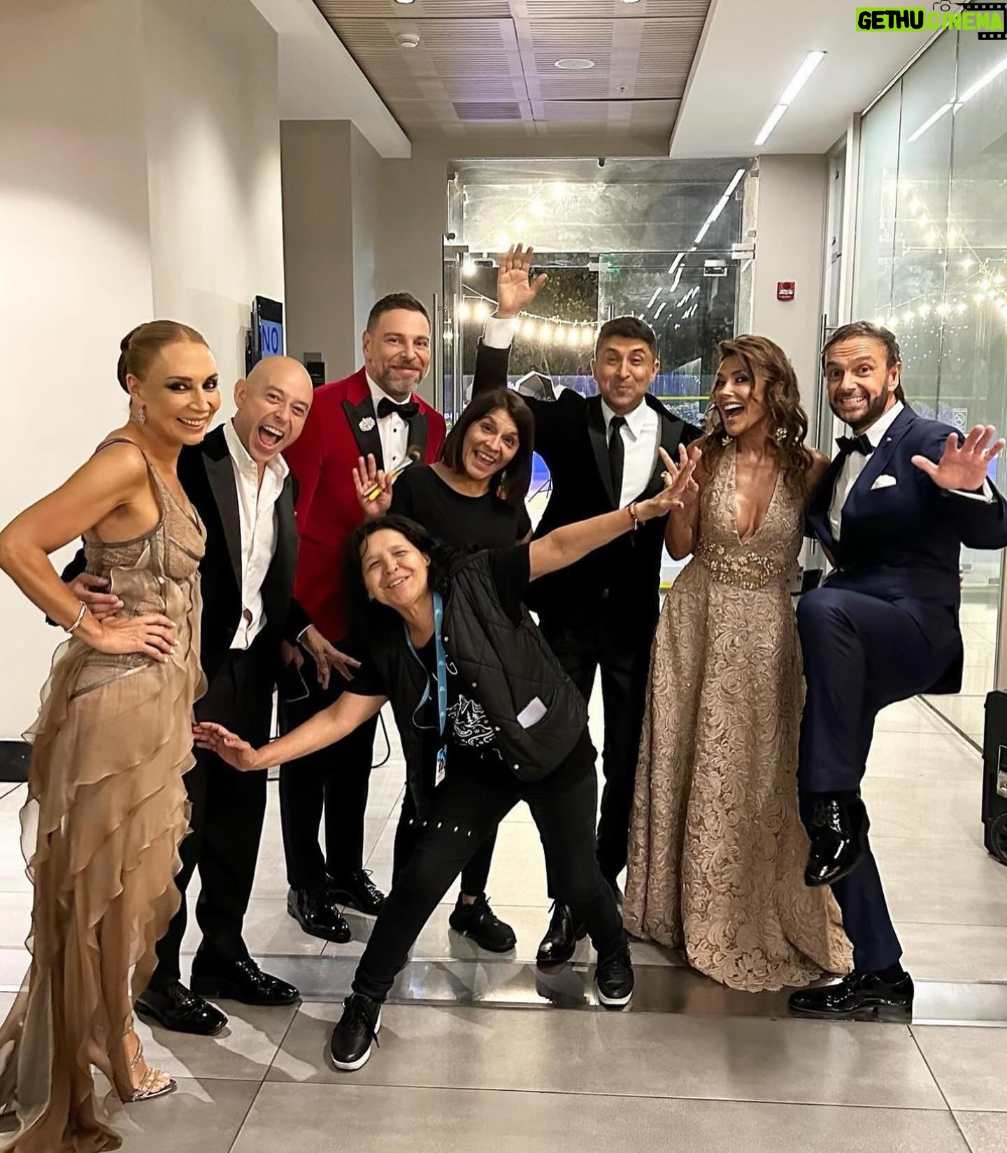 Karen Doggenweiler Instagram - 1 año en mi querido @mega.tv 🩵 Gracias por tanto cariño!!