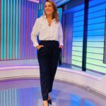 Karen Doggenweiler Instagram - Look de hoy en @muchogustomatinal - 👚@mariacherchile 💎@claf_goldsmith