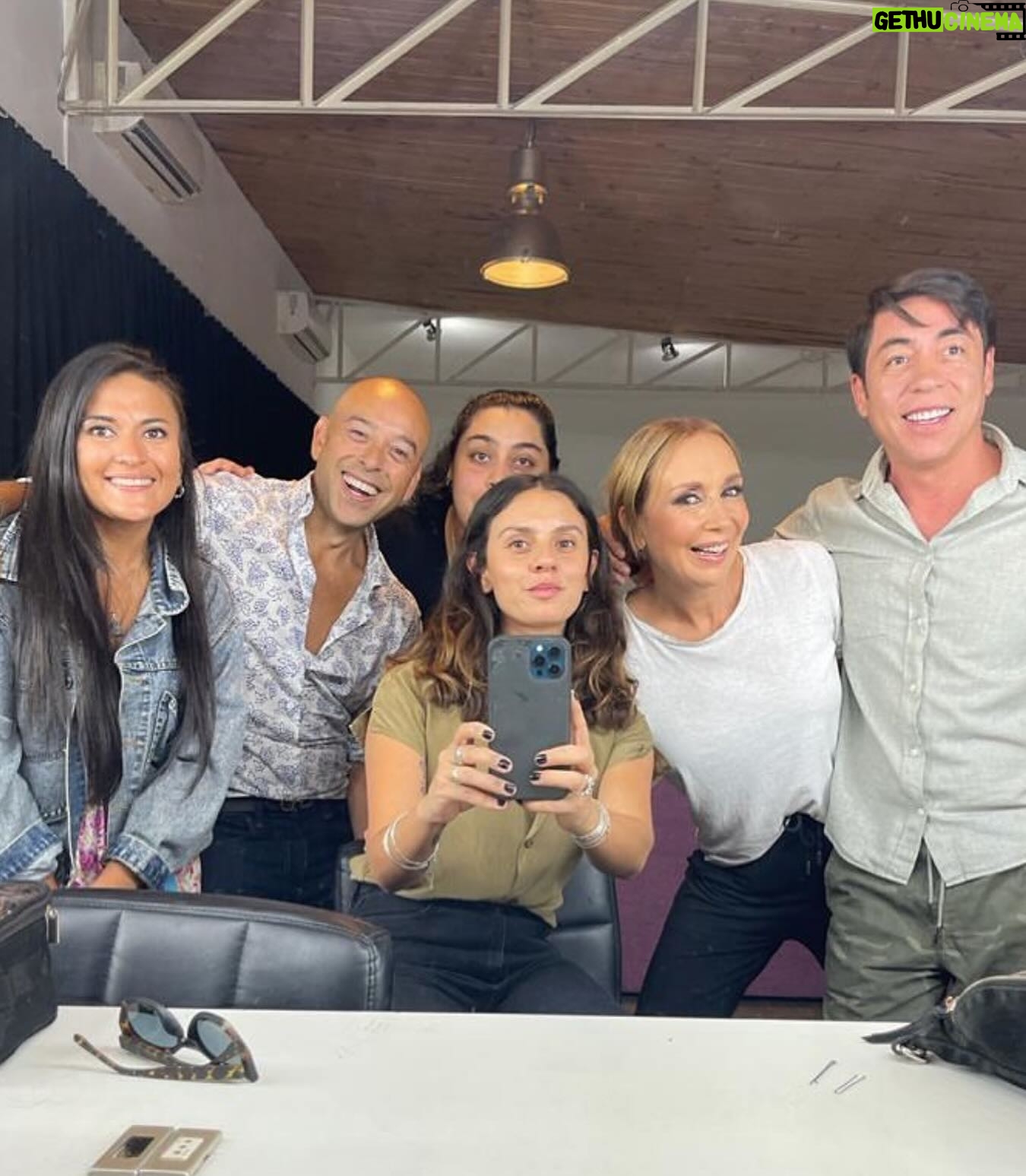 Karen Doggenweiler Instagram - 1 año en mi querido @mega.tv 🩵 Gracias por tanto cariño!!
