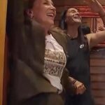 Karen Doggenweiler Instagram - Perdón a los hinchas de otros equipos 😅 … Pero ameritaba gritarlo con estos tremendos invitados que tendremos hoy viernes en un nuevo capítulo de #LaCabaña ::: a las 22:30 aprox. en @mega.tv 👈🏻 INVITADOS: @cocamendozaoficial @marcelo.vega10 @lorenacapetillo @alejandraherr62