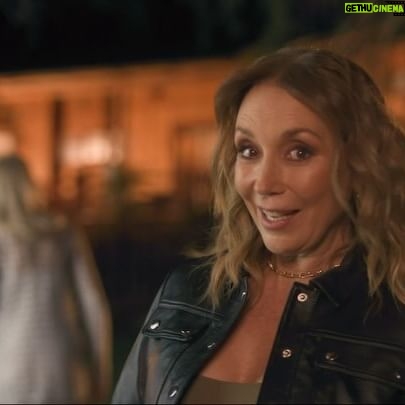 Karen Doggenweiler Instagram - Muy pronto #LaCabaña!! Nuevo programa docushow donde 4 famosos comparten y alojan por 3 días en una cabaña donde expondrán su amistad por todo ese fin de semana ante las cámaras! Se viene pronto por @mega.tv 👈🏻