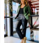 Karen Doggenweiler Instagram - Se viene un nuevo capítulo de #LaCabaña este viernes 🫶🏻 Look ::: @bor.boutique : @beozapatos : @guillermocortes.cl 👈🏻