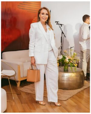 Karen Doggenweiler Instagram - Anoche en evento ✨
-
Gracias por las fotos al equipo de @isdinchile