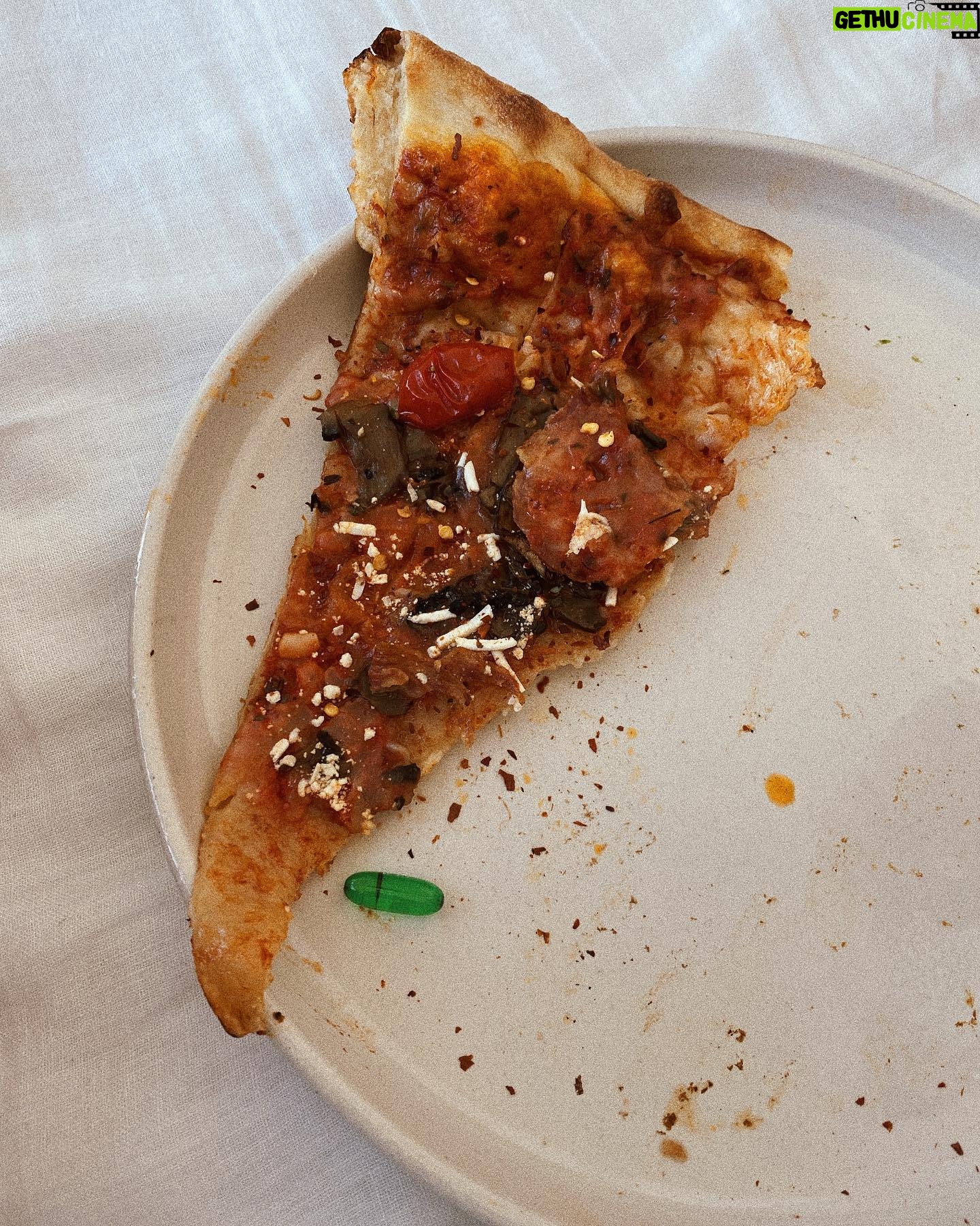Karen Fukuhara Instagram - This is a post dedicated to pizza 🍕