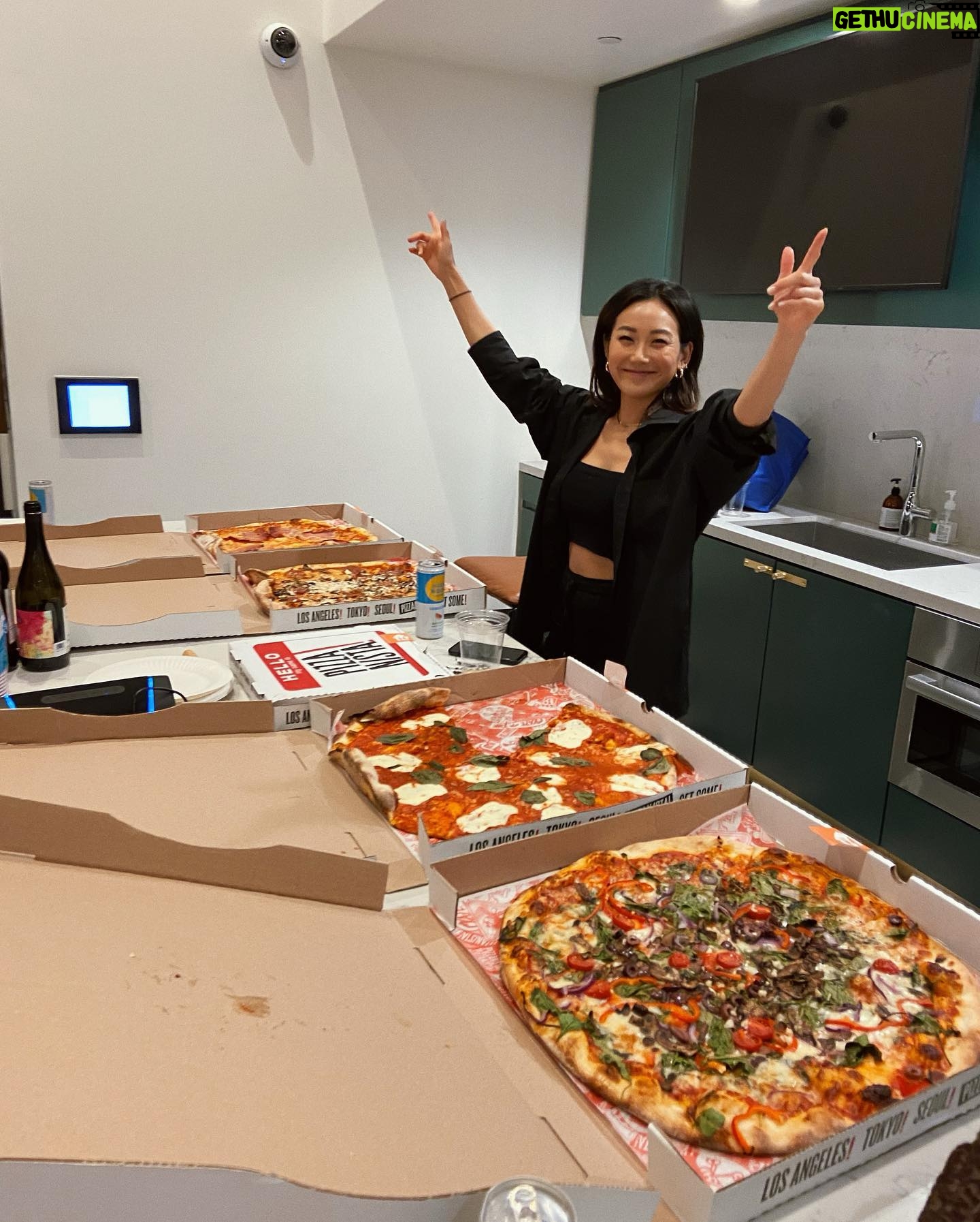 Karen Fukuhara Instagram - This is a post dedicated to pizza 🍕