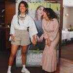 Karen Polinesia Instagram - Lo que más admiro de mi hermana es su tenacidad para lograr lo que quiere, si ella tiene algo en su corazón lo busca por todos lados hasta encontrarlo, aunque tenga miedo, aunque no sepa cómo hacerlo lo intenta y eso es hermoso… Te amo hermana ✨🤍✨