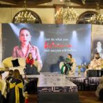Karisma Kapoor Instagram - A delightful conversation with the lovely ladies of @ladiesstudygroup 🤍 more power to you all 🙏🏼 #IPower #ThePowerOfNow #IndianChamberOfCommerce #WomenForWomen