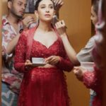 Karisma Kapoor Instagram – ‘Twas Red 🍒🌶️💋

@awignaofficial @timesfashionweek @thewisedesign 

#BombayTimesFashionWeek