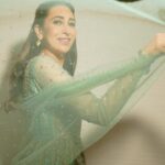 Karisma Kapoor Instagram – Summer days 💚🌼💚

@kalyanjewellers_official