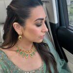 Karisma Kapoor Instagram - Summer days 💚🌼💚 @kalyanjewellers_official