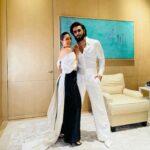 Karisma Kapoor Instagram - Painted the town blue 🩵💎✨ at the opening of the new @tiffanyandco store at @jioworldplaza with my most favourite @ranveersingh 🤗🥰 #TiffanyAndCo #AboutLastNight