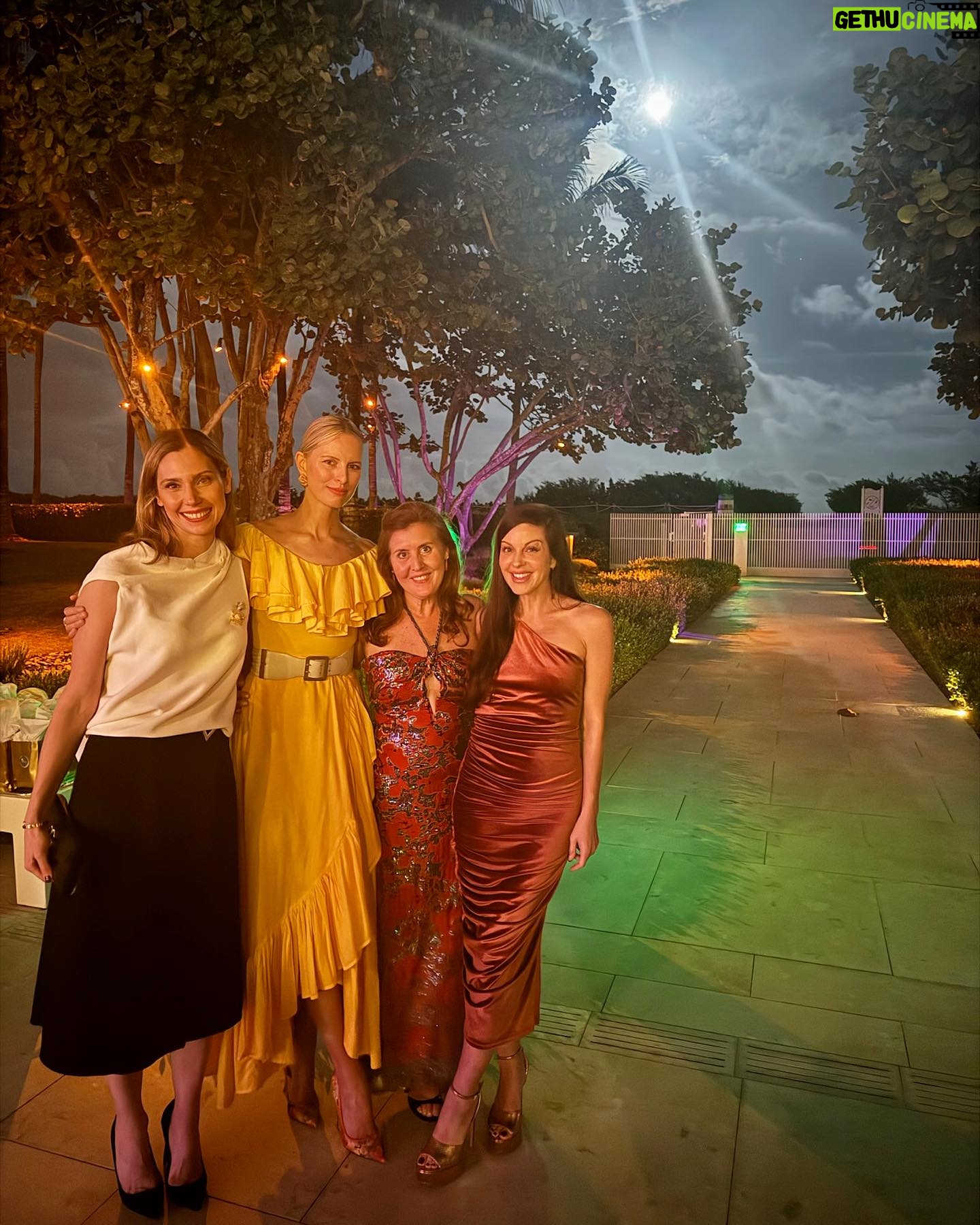 Karolína Kurková Instagram - An intimate and fun evening out celebrating @playingforchangefoundation. 💛
